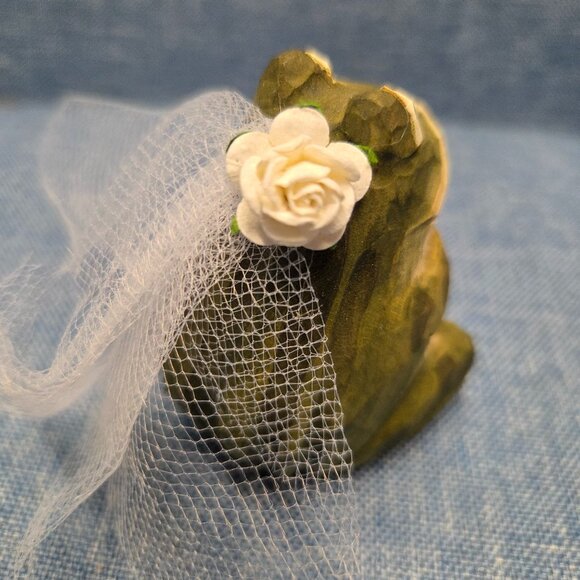 Pair of Frog Cake Toppers - Picture 4 of 5